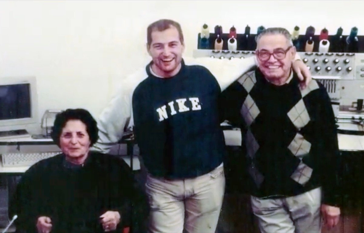 Familia y equipo Intansia en el año 2000